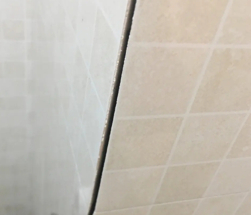 墨江瓷砖空鼓维修公司分享阳台瓷砖脱落的修复过程可以分为以下几个步骤